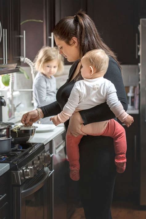 Stay-at-home mom photo series shows the "real" side of parenting - Good