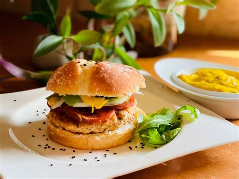 Hamburguesa de salmón con salsa tártara Galindo Market Pescados y