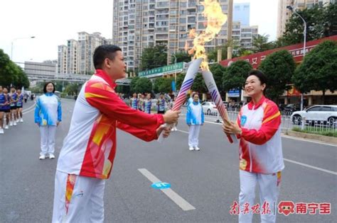 骄傲！学青会火炬传递中的巾帼风采澎湃号·政务澎湃新闻 The Paper