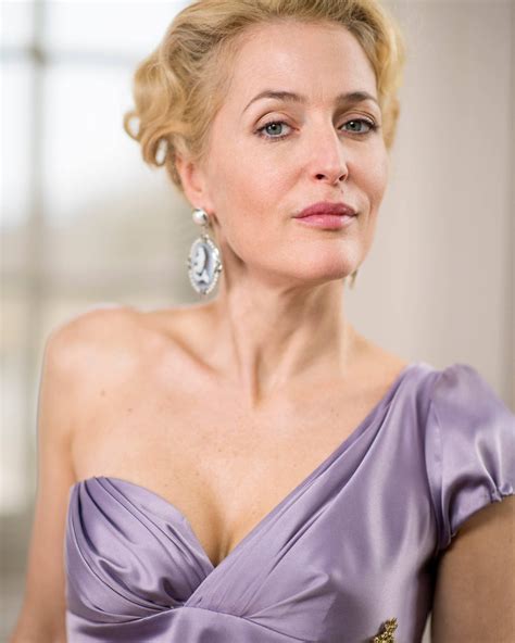 Download Gillian Anderson as Anna Pavlovna Scherer Wallpaper