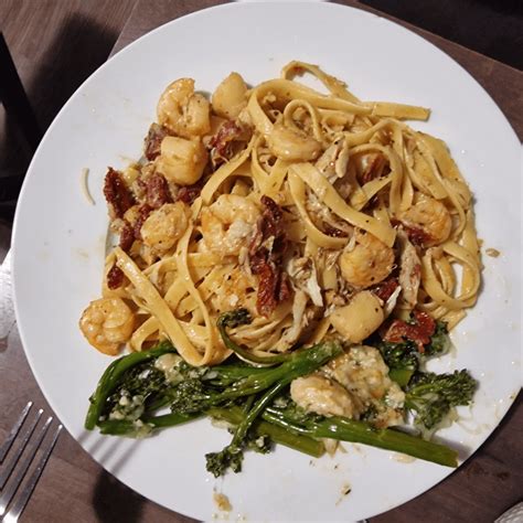 Seafood Pasta Shrimp Scallops And Crab With Broccolini In Garlic And