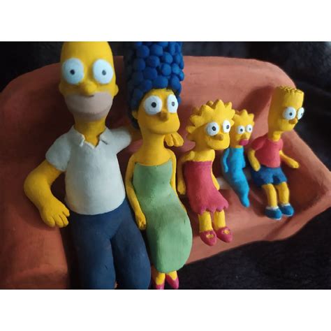 Simpsons Boneco Biscuit Escultura Miniatura Sofá Homer Bart Lisa Maggie