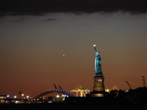 Statue of Liberty at Night Wallpapers - Top Free Statue of Liberty at Night Backgrounds ...