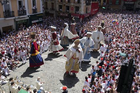 Galeria Despedida De La Comparsa De Gigantes Y Cabezudos Pamplona