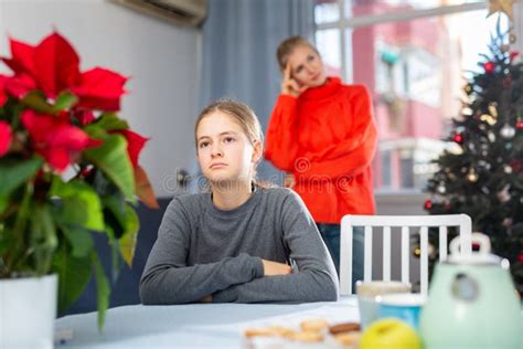 Briga Entre M E E Filha Durante O Natal Imagem De Stock Imagem De