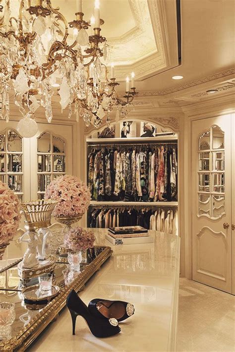 20++ Luxury Glamorous Walk In Closets - PIMPHOMEE