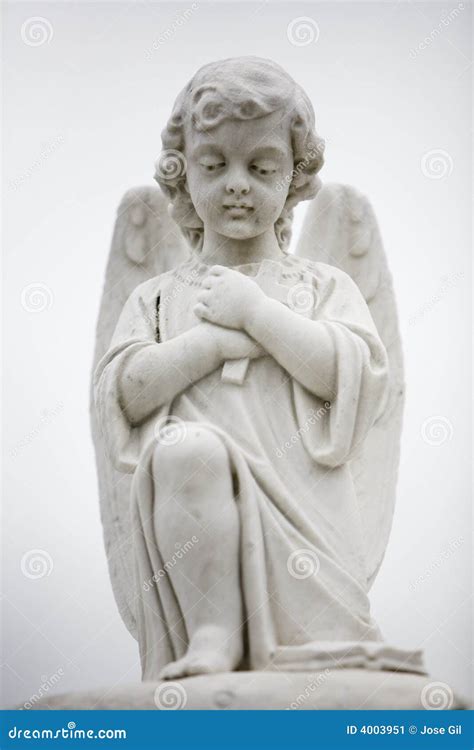 Estátua Do Anjo No Túmulo 2 Imagem de Stock Imagem de anjo angélica