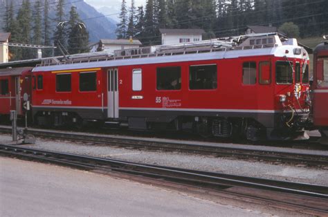 Rhb Regionalzug Von Tirano Nach St Moritz Am Einfahrt