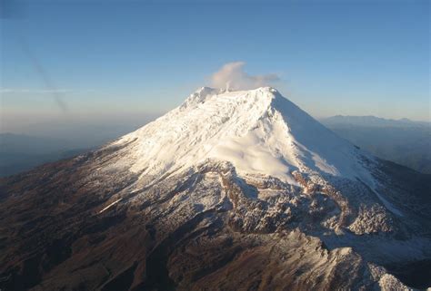 Volcán Nevado del Huila baja actividad sísmica y de emisión de gases