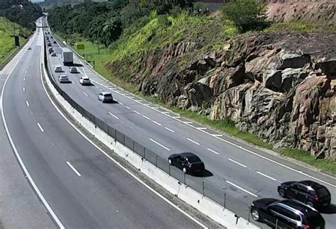 Acidente Complica Trânsito Na Serra Da Rodovia Oswaldo Cruz Demais