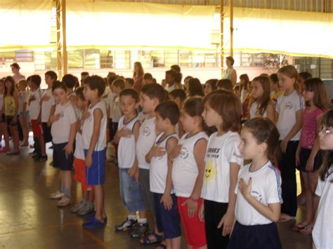 Escola Municipal Dr Borges de Medeiros Toledo Pr SESSÃO CÍVICA DO MÊS