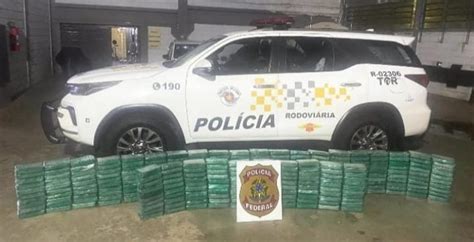 Homem Preso Pela Pm Rodovi Ria Mais De Quilos De Coca Na No