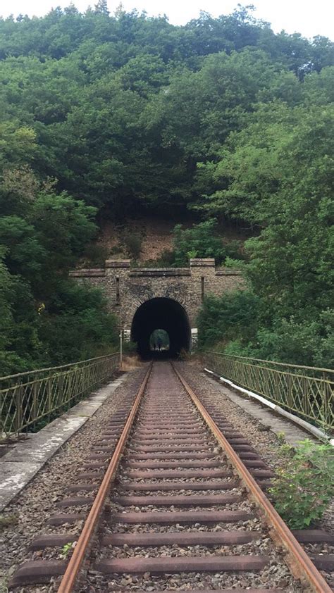 Abandoned Train Tracks Tunnel | Landschapsschilderijen, Trein, Tekenen