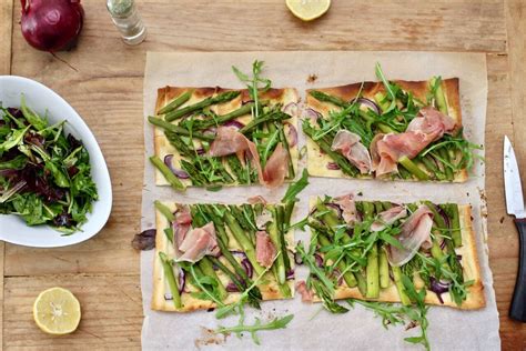 Home Of Happy Flammkuchen Mit Gr Nem Spargel Rucola Und Prosciutto