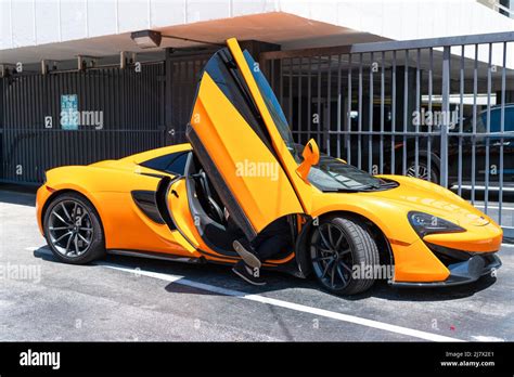 Mclaren p1 side view hi-res stock photography and images - Alamy