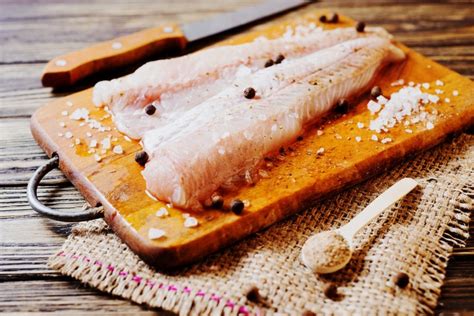 14 recetas con filet de merluza cómo cocinar el pescado más económico