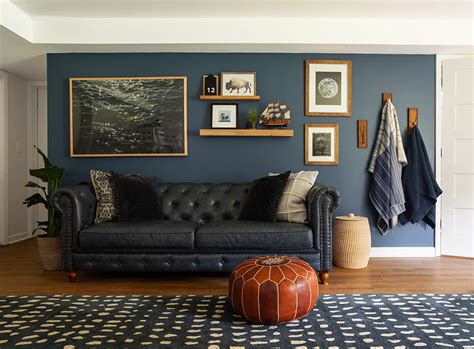 dark accent wall - dark blue paint color | In Honor Of Design