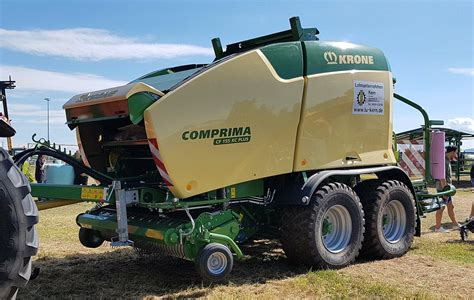 Krone Comprima Cf Xc Plus Vom Lohnunternehmen Kern Steht Auf