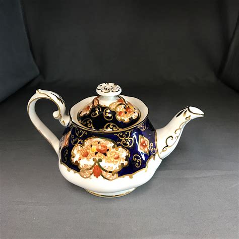 Royal Albert Heirloom Teapot Small Echos China