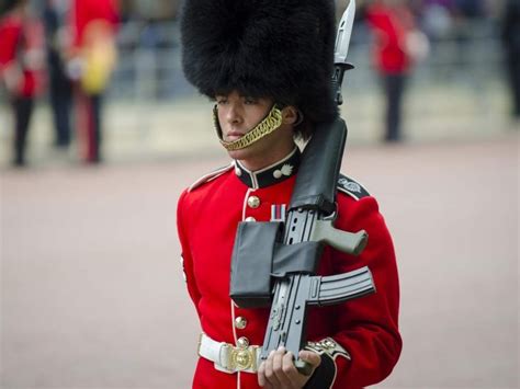 Fascinating Facts About the Queen's Guard | Reader's Digest