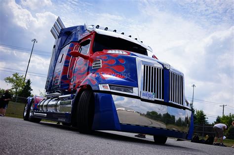 Transformers 5 Set Visit - Optimus Prime Shines - Transformers News - TFW2005