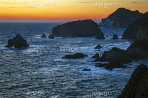 【愛逢岬より波浪の奥石廊崎海岸暮色】の画像素材70487771 写真素材ならイメージナビ