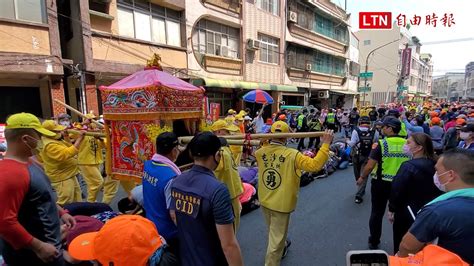 雙媽鳳山大遶境 白沙屯媽突駐駕派出所、五甲國中熱鬧滾滾─影片 Dailymotion