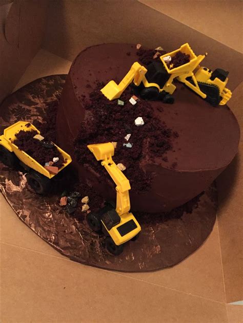 Dump truck cake | Dump truck cakes, Cake, Truck cakes