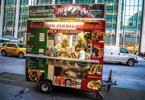 Street Food Vendor Cart in Manhattan Editorial Stock Photo - Image of ...