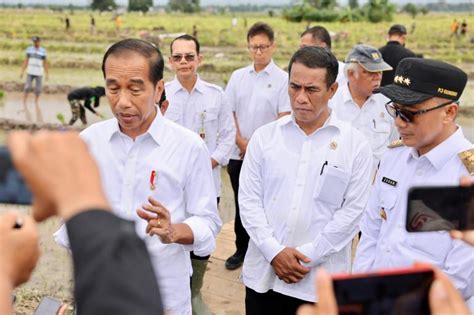 Mentan Kasih Pompa Buat Petani Jokowi Ini Akan Tingkatkan Produksi Pangan