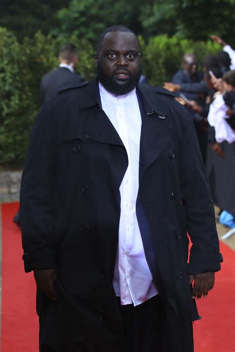 Photo Issa Doumbia arrive à la 28ème cérémonie des trophées UNFP