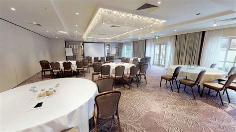 How to Reach Marriott Dalmahoy Hotel & Country Club by Public Transit 6