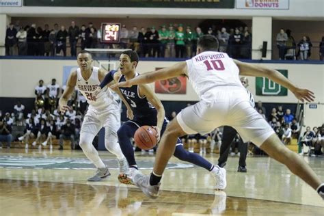 Mens Basketball In Ivy Madness Final No 2 Yale Leads No 1 Harvard