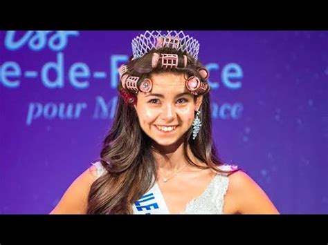 10 Hot Sexy Sarah Fraichit Bikini Pics