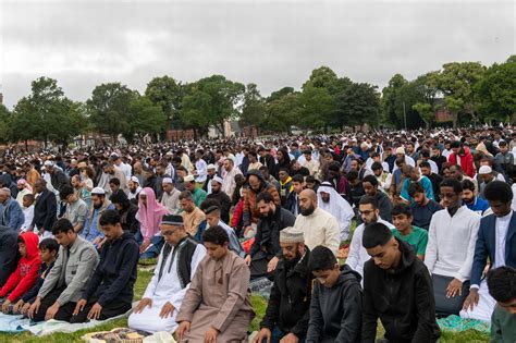 Des milliers de musulmans célèbrent l Aïd Al Adha à travers le Royaume