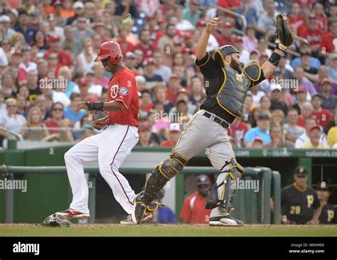 Pittsburgh pirates catcher russell martin hi-res stock photography and ...