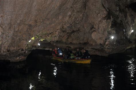 80-meter-deep water cave awaits visitors in Tehran - IHA News