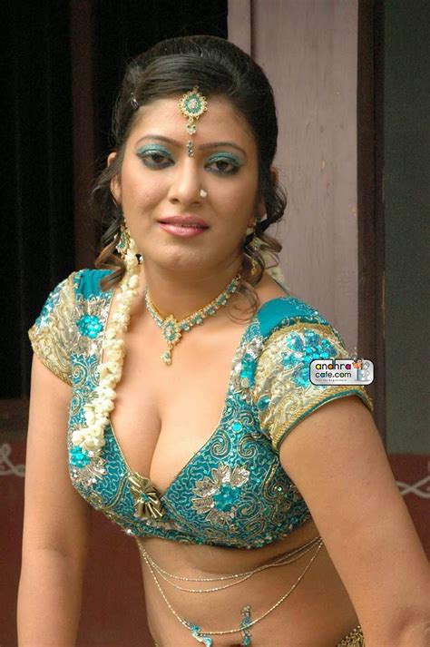 Entertaining Photos Hot Mallu Aunties Actress Photos In Sexy Saree And