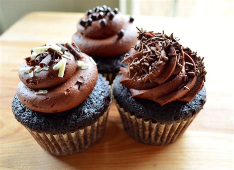 Chocolate Cupcakes with Chocolate Buttercream Frosting