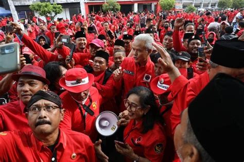 Ganjar Hadiri Hut Ke 50 Pdip Langsung Diteriaki Presiden