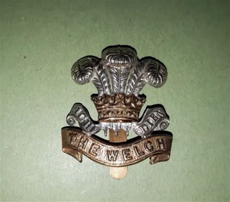 Genuine Ww2 Royal Welch Fusiliers Regiment Bi Metal Cap Badge With