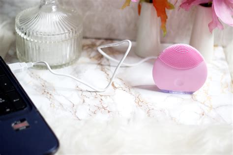FashStyleLiv: Foreo Luna Mini Review