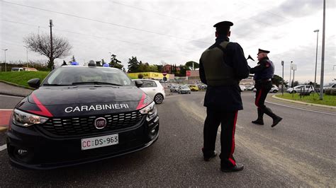 Pomezia Furto E Rapina In Un Solo Giorno Enne Arrestato Dai Carabinieri