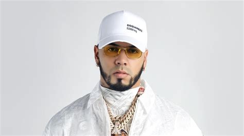 Más Rica Que Ayer part Mambo Kingz y DJ Luian tradução Anuel AA