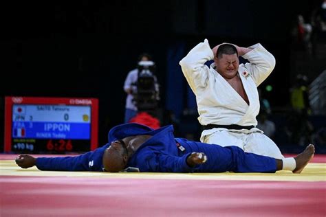 Jo Teddy Riner Rend Hommage Tatsuru Saito Apr S Leur Double