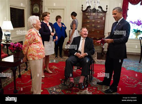 El Ex Presidente George Bush En Silla De Ruedas Fotograf As E Im Genes