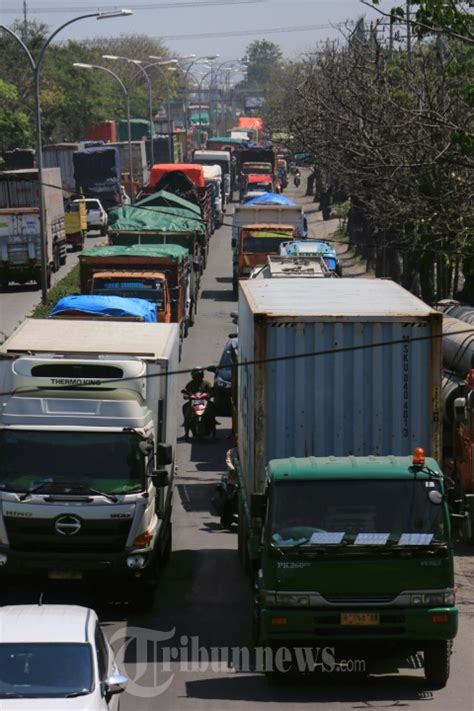 Jalur Pantura Semarang Menuju Demak Macet Panjang Foto 4 1856269