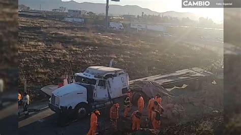 Chofer Se Salva De Milagro Tras Aparatosa Volcadura En La Siglo Xxi