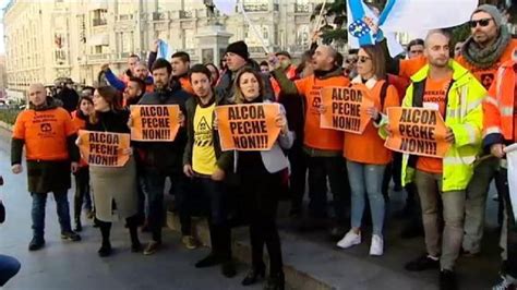 Decenas de trabajadores de Alcoa se concentran en Madrid La Nueva España