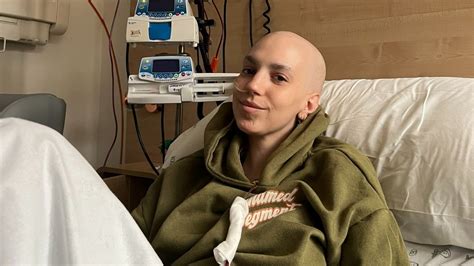 Muere Elena Huelva la influencer de 20 años que padecía un sarcoma de